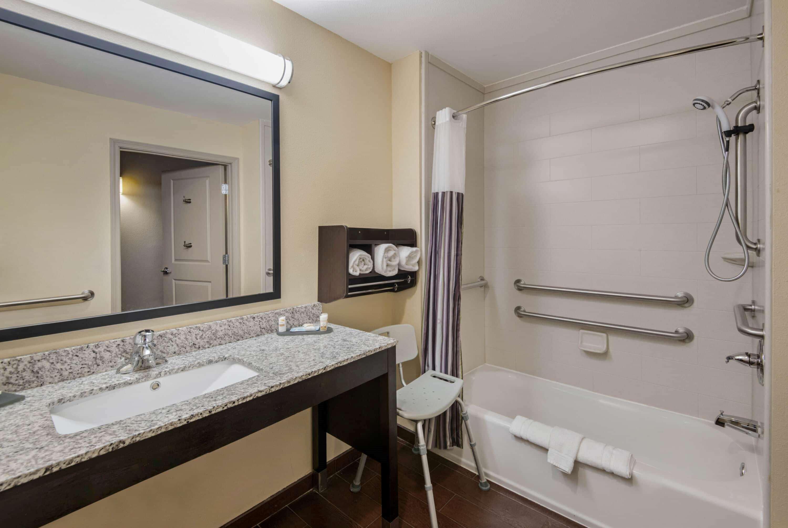 La Quinta Inn & Suites By Wyndham Durant Εξωτερικό φωτογραφία