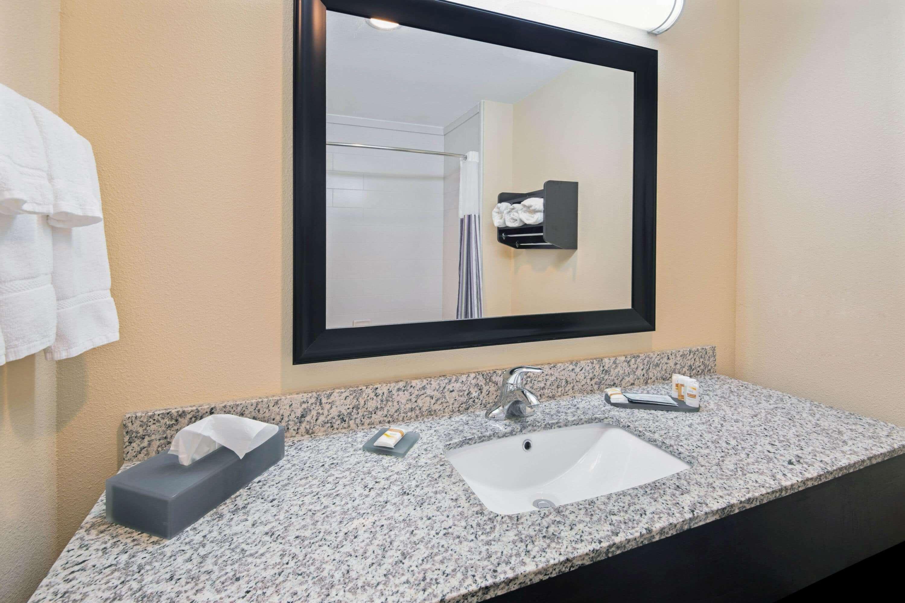 La Quinta Inn & Suites By Wyndham Durant Εξωτερικό φωτογραφία