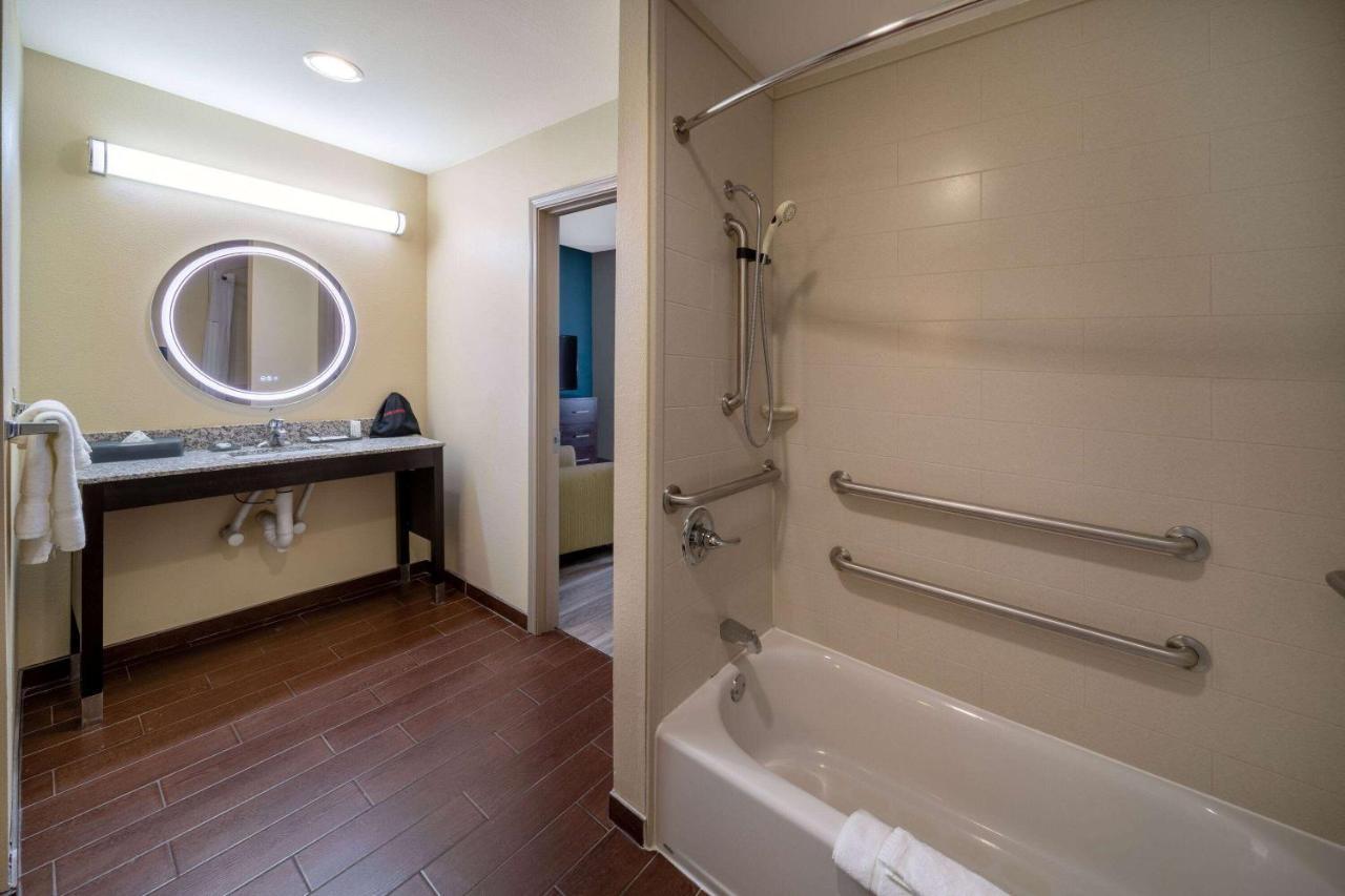 La Quinta Inn & Suites By Wyndham Durant Εξωτερικό φωτογραφία